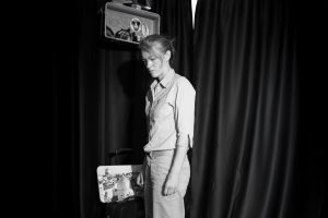 Eindringliches Spiel in puristischem Bühnenbild – die Inszenierung von Ali Jalaly lebt von hoher Intensität. Foto: Veranstalter